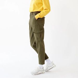 TNA Aritzia Erving Cargo Pant Cropped in green